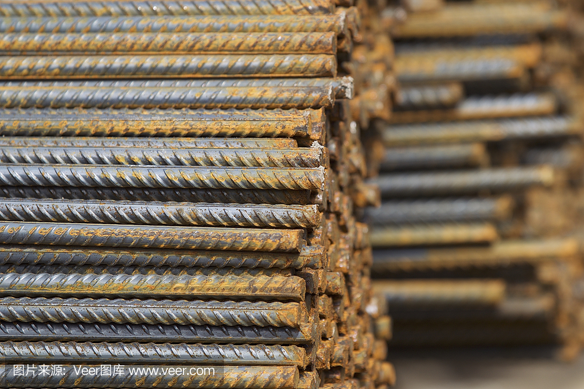 包装中定期配置的钢筋储存在金属制品仓库中